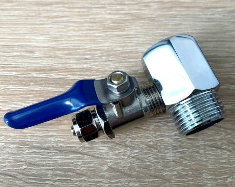 Латунне з'єднання (Врізка металева 1/2" наружна різьба х 1/2" внутрішня різьба х 1/4" внутрішня різьба) 2474680390 фото